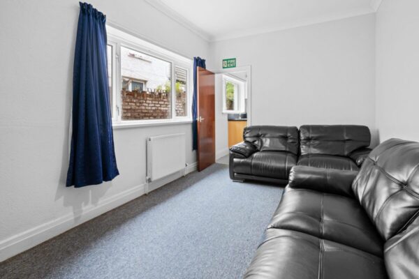 6 BED - 3 Brynymor Road, Brynmill, Swansea, SA1 4JQ