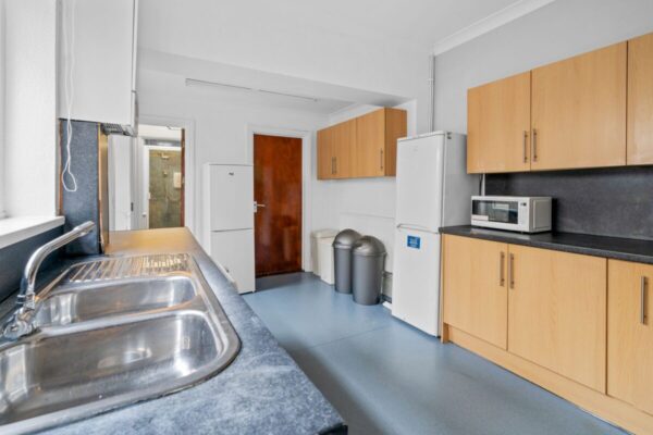 6 BED - 3 Brynymor Road, Brynmill, Swansea, SA1 4JQ