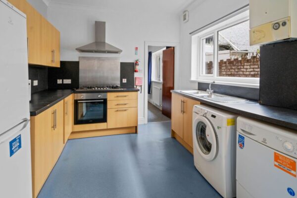 6 BED - 3 Brynymor Road, Brynmill, Swansea, SA1 4JQ