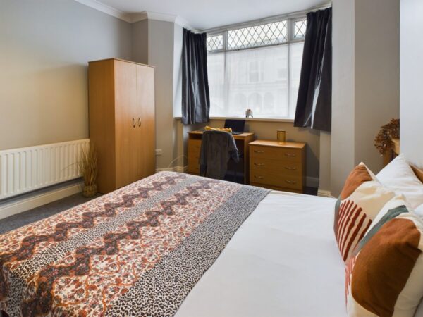 5 BED - 22 Brynymor Road, Brynmill, Swansea, SA1 4JH