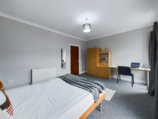 5 BED - 22 Brynymor Road, Brynmill, Swansea, SA1 4JH