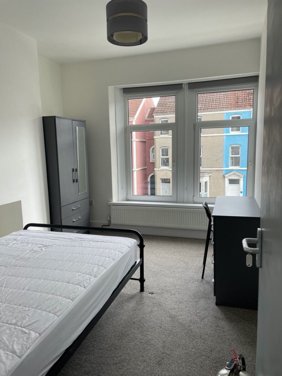 8 BED - 40 Bryn Road, Brynmill, Swansea, SA2 0AR