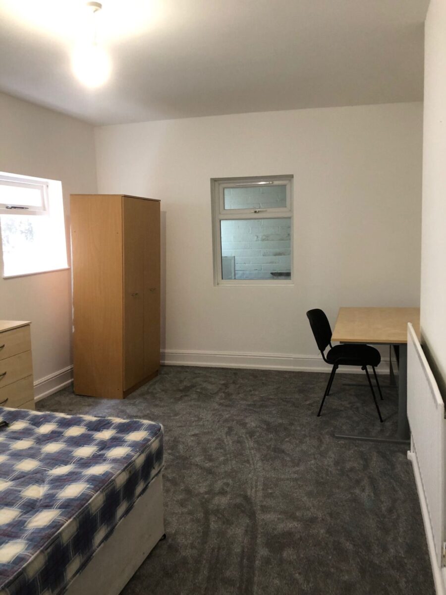 10 BED - 104 Bryn Road, Brynmill, Swansea, SA2 0AR