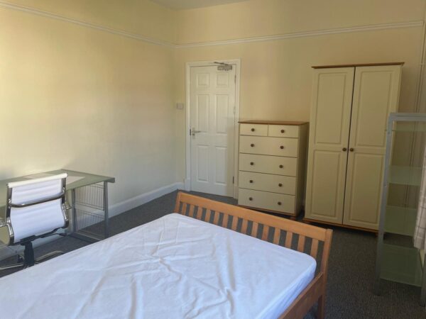 14 Gwydr Crescent, Uplands, Swansea, SA2 0EB