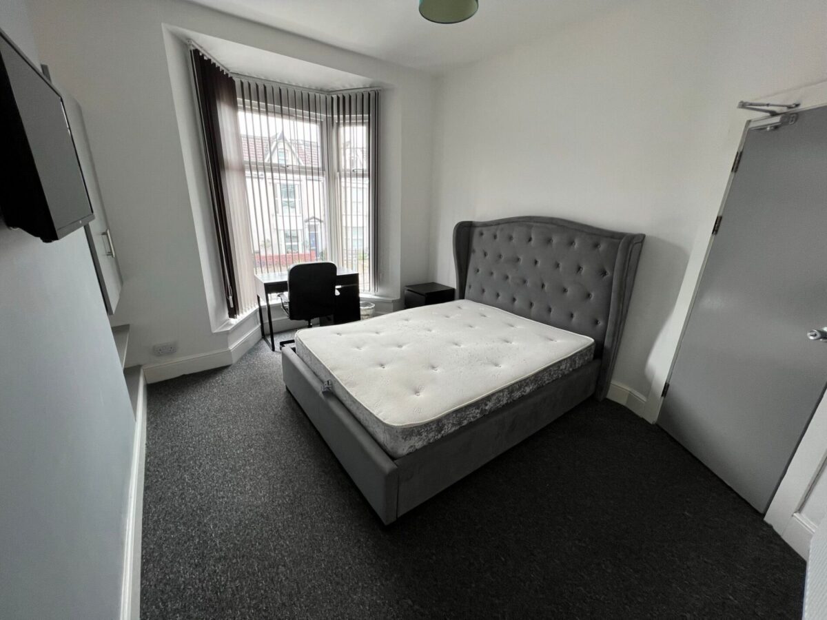 105 King Edwards Road, Brynmill, Uplands, SA1 4LW