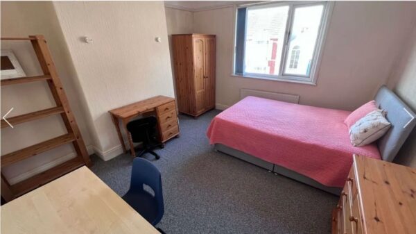 76 Rhyddings Park Road, Brynmill, Swansea, SA2 0AE