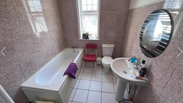 76 Rhyddings Park Road, Brynmill, Swansea, SA2 0AE