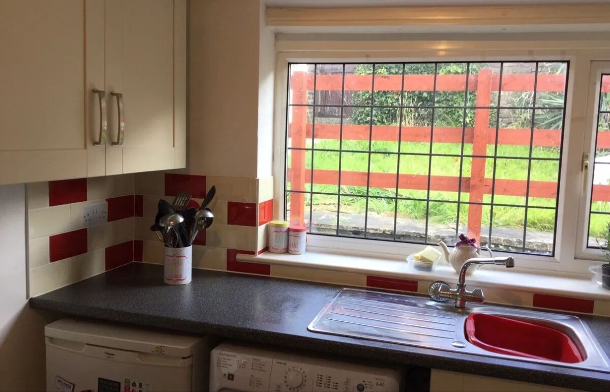 76 Rhyddings Park Road, Brynmill, Swansea, SA2 0AE
