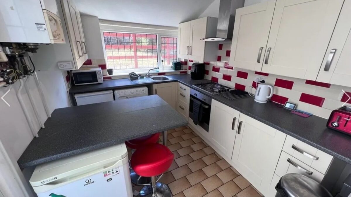 76 Rhyddings Park Road, Brynmill, Swansea, SA2 0AE