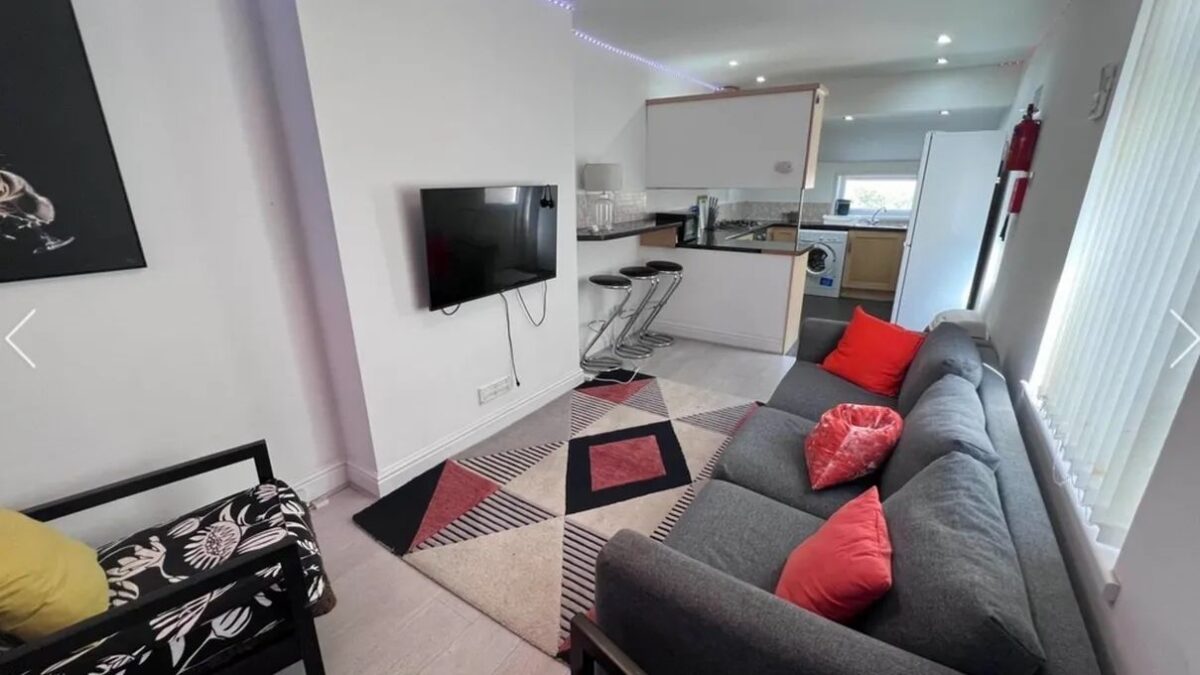 120 Rhyddings Terrace, Brynmill, Swansea, SA2 0DS