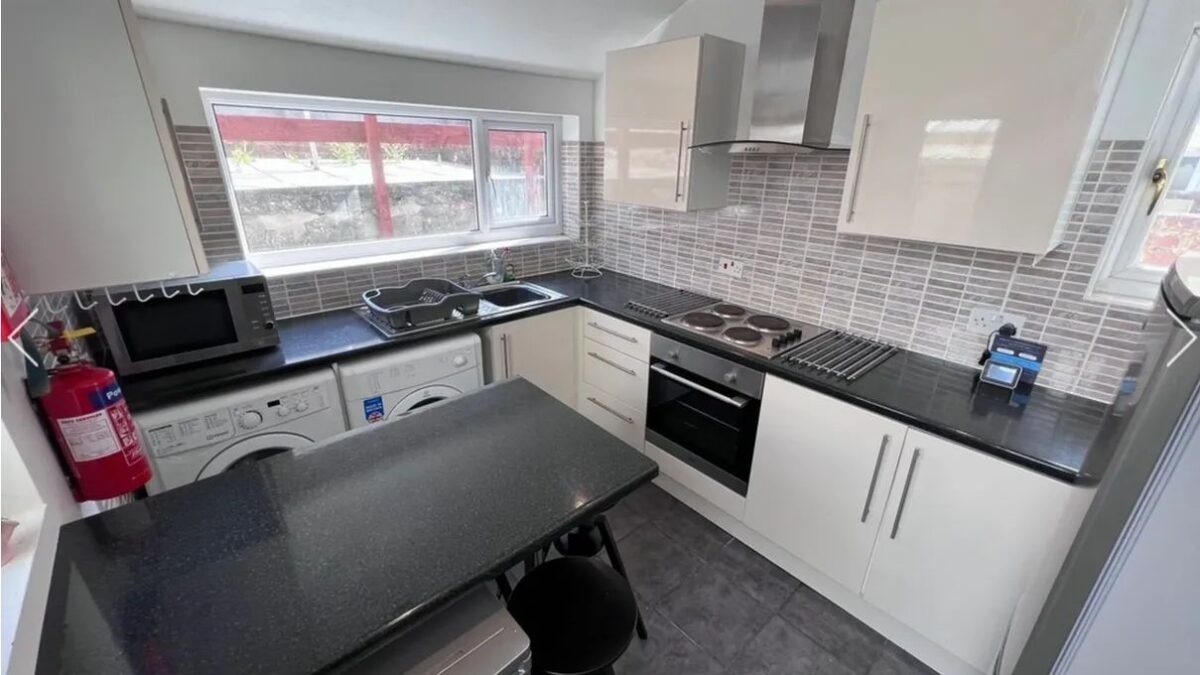 60 Rhyddings Park Road, Brynmill, Swansea, SA2 0AE