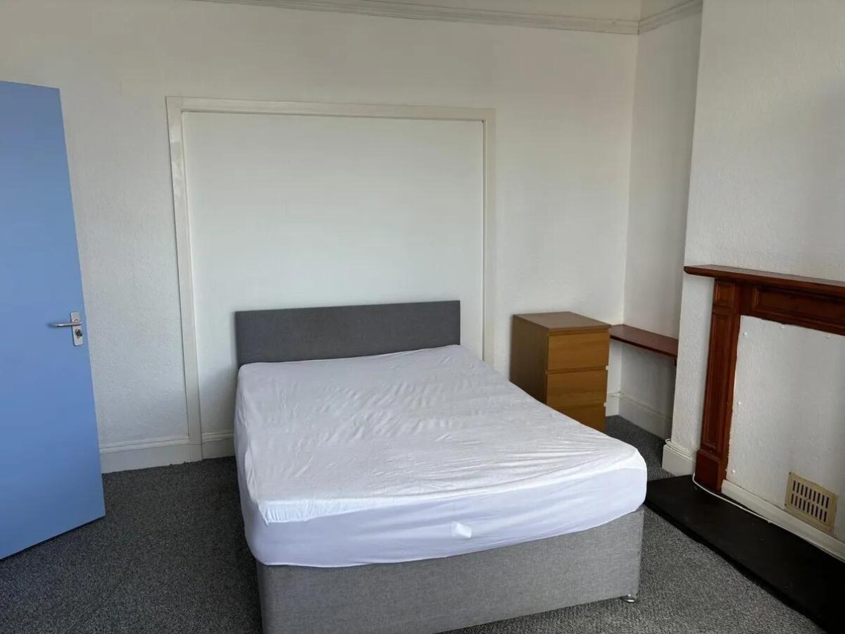 16 Malvern Terrace, Brynmill, Swansea, SA2 0BE