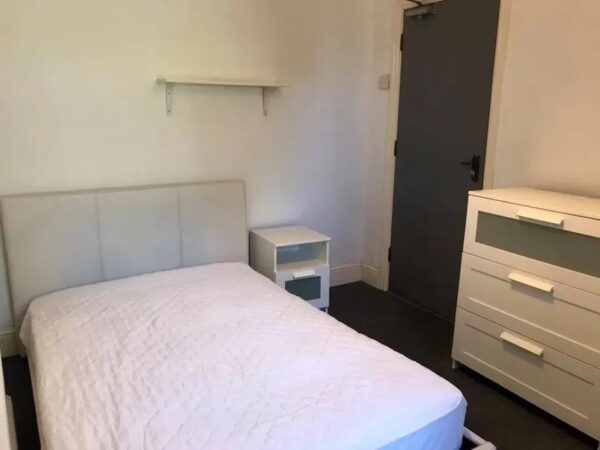 82 Marlborough Road, Brynmill, Swansea, SA2 0DZ