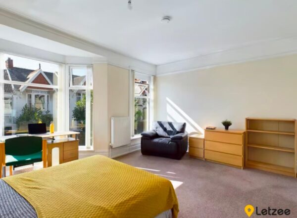 27 Ernald Place, Uplands, Swansea, SA2 0HN