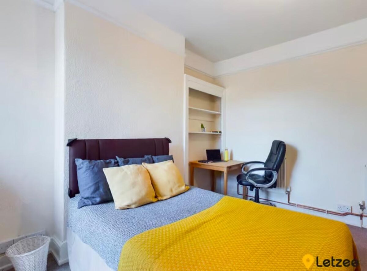 27 Ernald Place, Uplands, Swansea, SA2 0HN