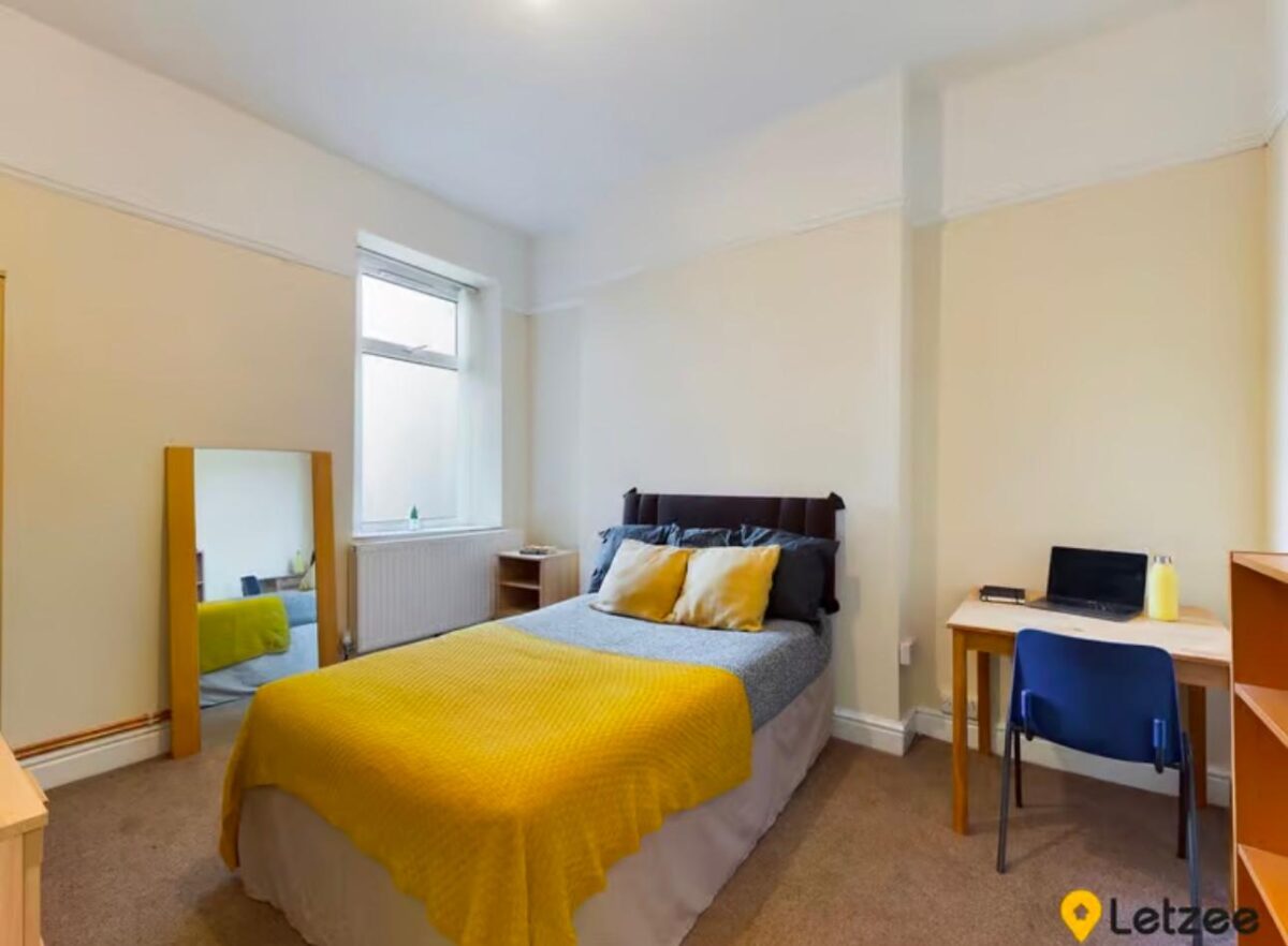 27 Ernald Place, Uplands, Swansea, SA2 0HN