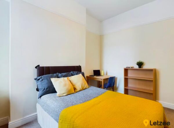 27 Ernald Place, Uplands, Swansea, SA2 0HN