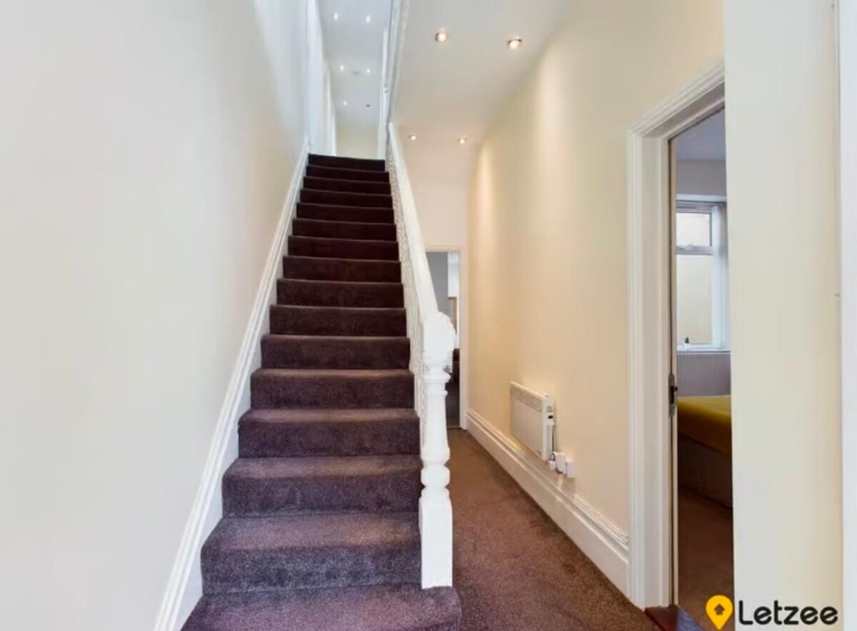 27 Ernald Place, Uplands, Swansea, SA2 0HN