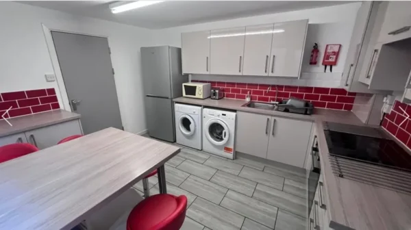 140 Rhyddings Terrace, Brynmill, Swansea, SA2 0DR