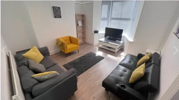 140 Rhyddings Terrace, Brynmill, Swansea, SA2 0DR