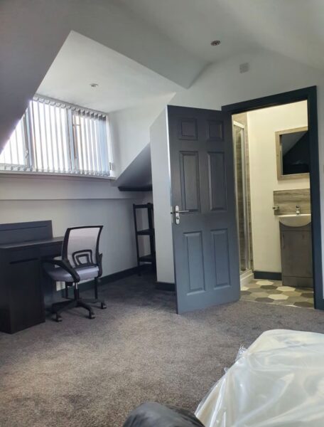 5 BED - 1 Glanbrydan Avenue, Uplands, Swansea, SA2 0HY