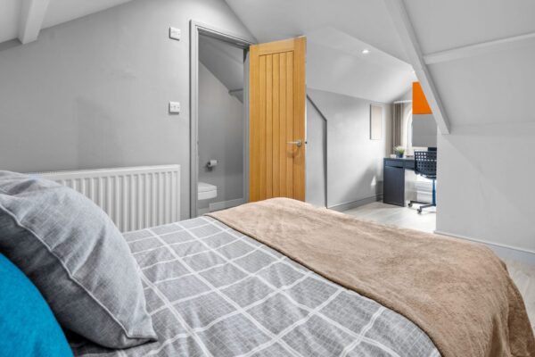 6/7 BED - 50 Mansel Street, Swansea, SA1 5TE