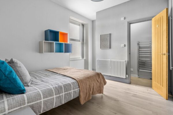 6/7 BED - 50 Mansel Street, Swansea, SA1 5TE