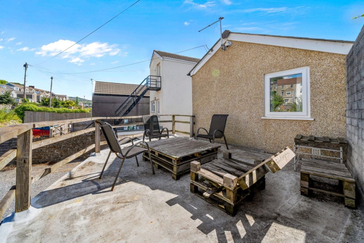 6/7 BED - 50 Mansel Street, Swansea, SA1 5TE