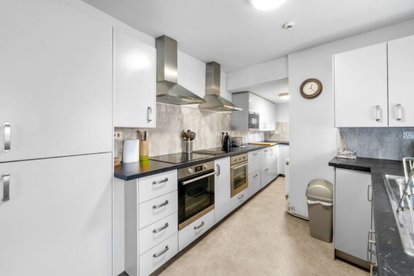 6/7 BED - 50 Mansel Street, Swansea, SA1 5TE