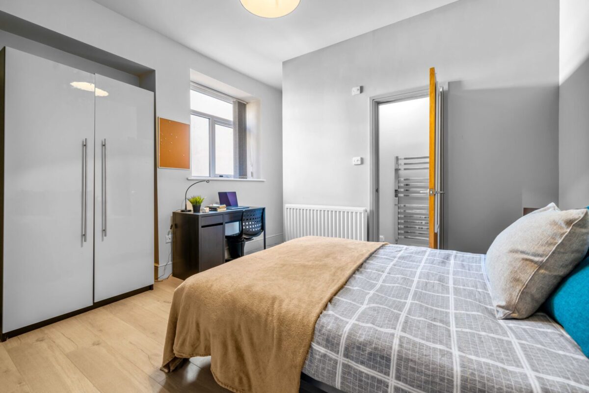 6/7 BED - 50 Mansel Street, Swansea, SA1 5TE