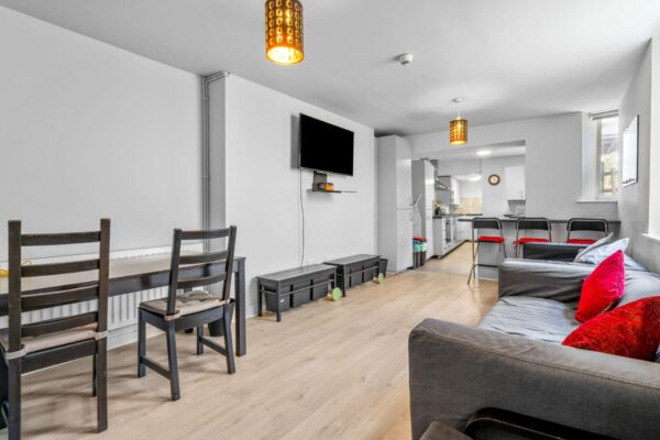 6/7 BED - 50 Mansel Street, Swansea, SA1 5TE