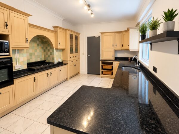 8 Bed - 108 Bryn Road, Brynmill, Swansea, SA2 0AS