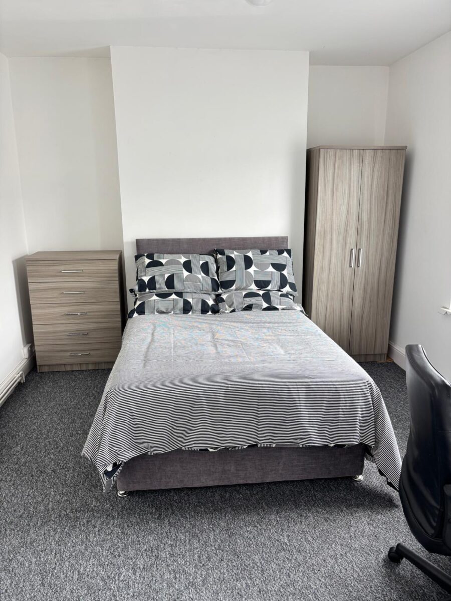 140 Rhyddings Terrace, Brynmill, Swansea, SA2 0DR