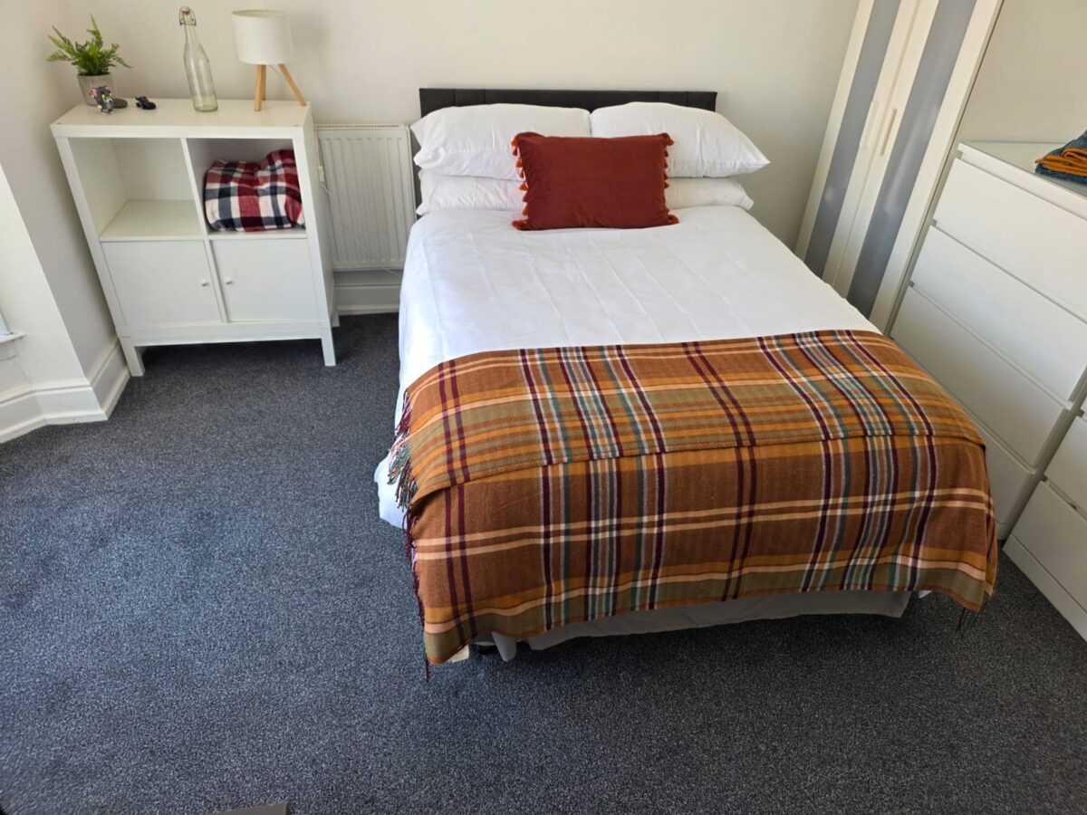 27 Ernald Place, Uplands, Swansea, SA2 0HN