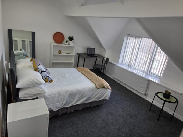 97 King Edwards Road, Brynmill, Swansea, SA1 4LU