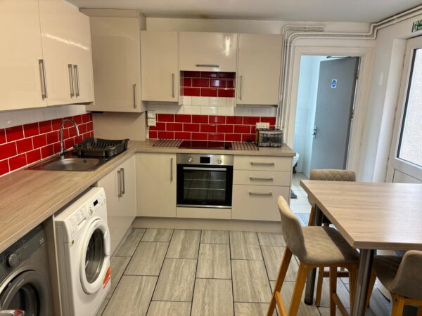 140 Rhyddings Terrace, Brynmill, Swansea, SA2 0DR