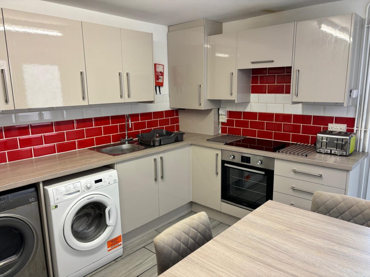140 Rhyddings Terrace, Brynmill, Swansea, SA2 0DR
