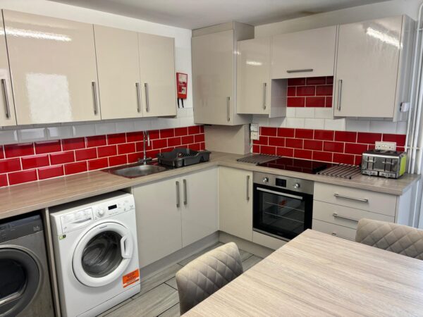 140 Rhyddings Terrace, Brynmill, Swansea, SA2 0DR