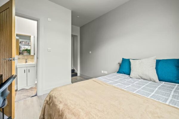7 BED - 52 Mansel Street, Swansea, SA1 5TE